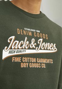 Jack & Jones Junior JJELOGO CREW - Mikina - kombu green