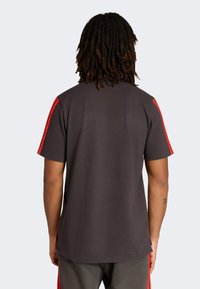 adidas Performance AUDI FORMULA ONE TEAM DNA - Polo shirt - utility ...