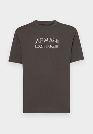 T-shirt in cotone grigio con logo ricamato "ARMANI EXCHANGE" in colori pastello. Maniche corte e design classico con scollo rotondo.