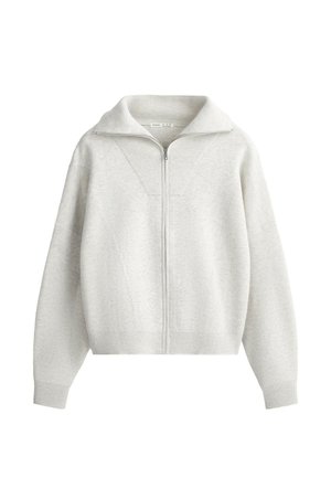 Hellgrauer gestrickter Reißverschluss-Pullover mit langen Ärmeln und weitem geripptem Kragen.