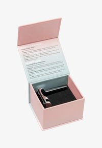 SACHEU BEAUTY GUA SHA, FACIAL ROLLER AND TOOL HOLDER - Ansiktsvård - tillbehör - silver