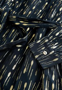 Unausgewählt, navy blue