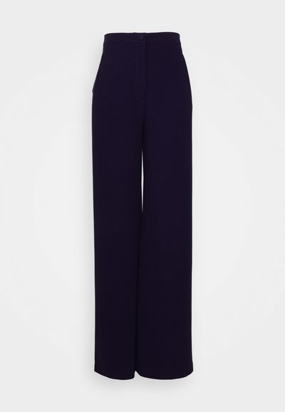 Široke, visoko pasne hlače iz temno vijoličnega blaga, ki imajo sprednji gumb in stranske žepe. Gladko teksturo s preprostim dizajnom.