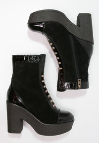 See by Chloé Botines de tacón - black