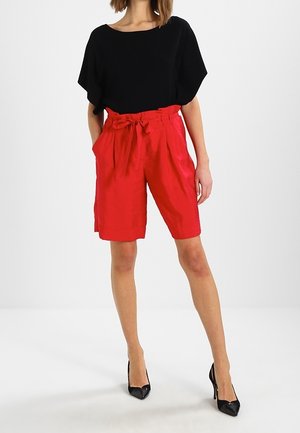 Short - red