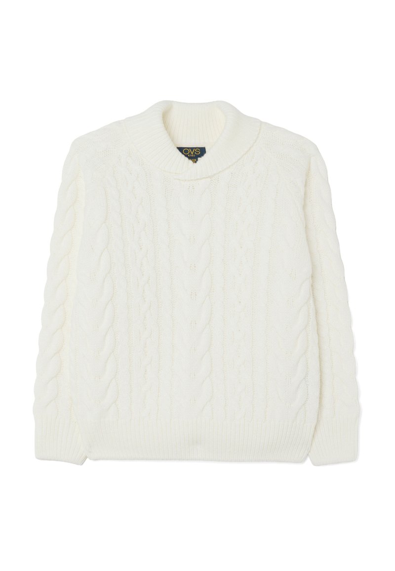 Suéter blanco de punto trenzado con un cuello y puños acanalados. Presenta patrones texturizados en todo el cuerpo y un diseño de corte holgado.