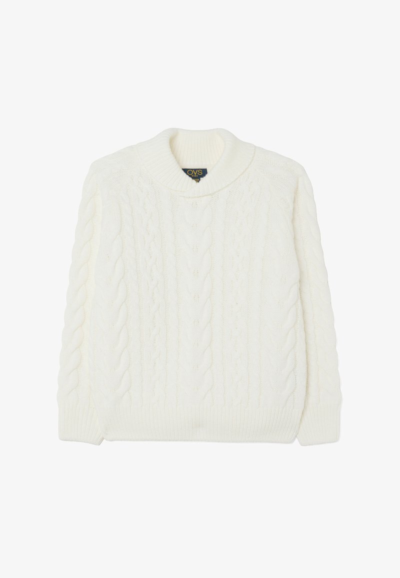 Suéter blanco de punto trenzado con un cuello y puños acanalados. Presenta patrones texturizados en todo el cuerpo y un diseño de corte holgado.