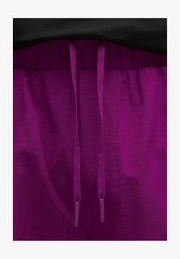 Unausgewählt, chilled grape