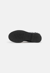 Högl Botas con plataforma - black