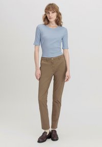 hessnatur REGULAR - Chino - camel