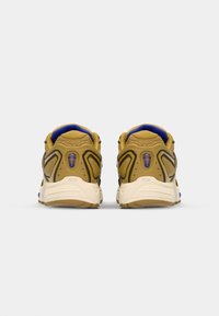 Nike Sportswear AIR PEGASUS WAVE UNISEX - Treniņu apavi - ochre/racer blue/coconut milk/black