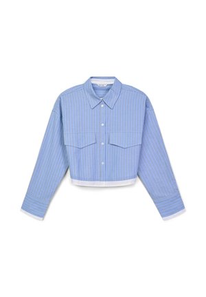 Kurzärmliges blaues Hemd mit vertikalen weißen Streifen, Knopfleiste, zwei Brusttaschen und weißem Saum an den Bündchen und am unteren Rand.