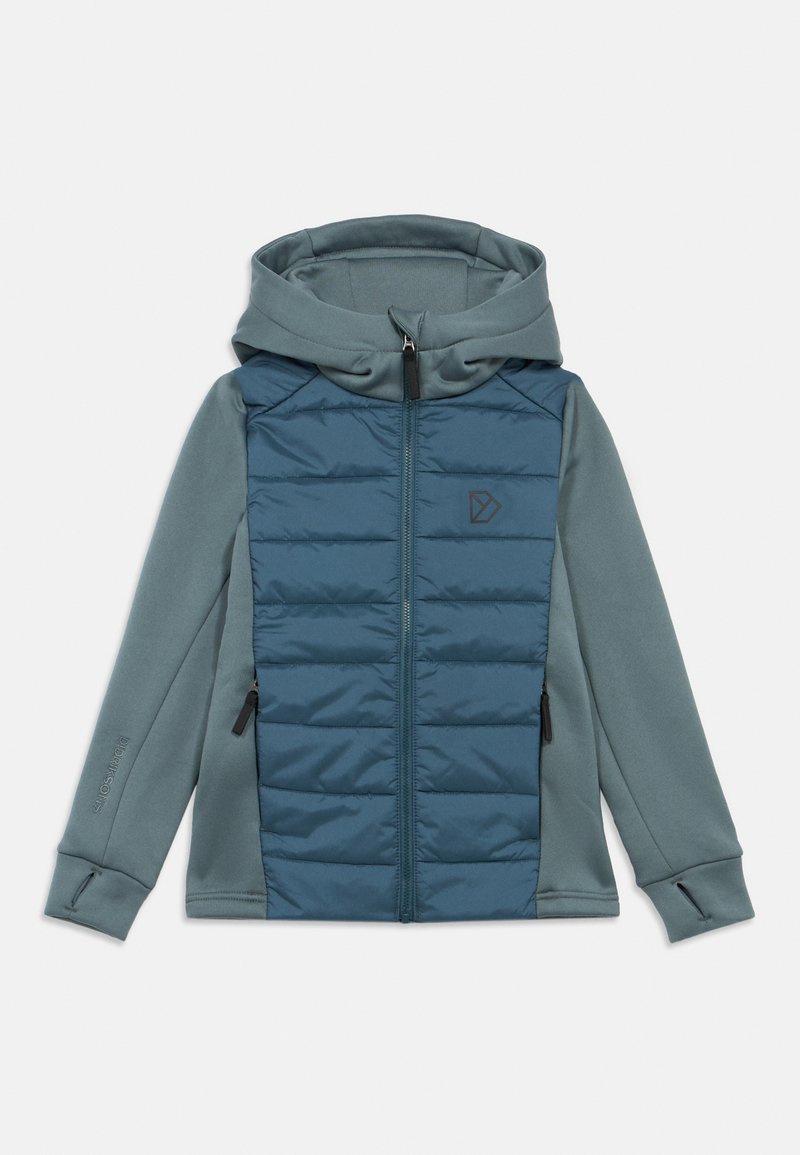 Hooded jaka ar zilu, pildītu priekšpusi ar vertikālu quilted tekstūru un pelēkiem, gludiem piedurknēm. Divas ar rāvējslēdzēju aizvēršanās sānu kabatas.