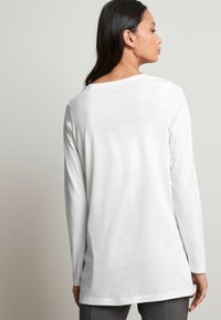 Next LONGLINE LONG SLEEVE CREW NECK TOP - Pikkade varrukatega topp - white