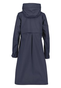 Imperméable marine avec capuche, doté d'un dos plissé, de manches longues et de poignets à boutons. Fabriqué en matériau imperméable.