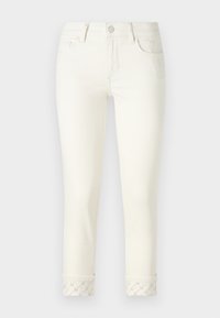 Jeans in denim bianco con un design aderente, stile a cinque tasche e orli arrotolati con una sottile rifinitura a fantasia. Girovita standard e cuciture.