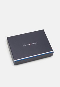 Tommy Hilfiger TH STRUC WITH ZIP UNISEX - Lompakko - black