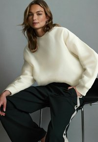 Next CONTEMPORARY CREW NECK  - Sudadera - ecru white