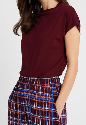 Basic T-shirt - purple