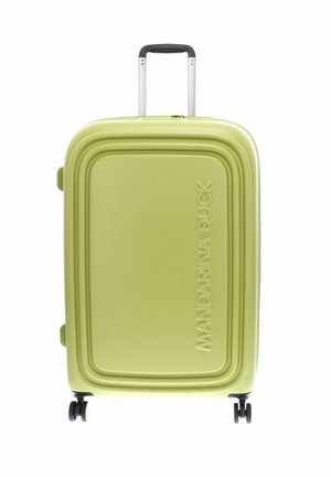 Valise rigide vert clair avec quatre roues noires, une poignée télescopique argentée étendue et "MANDARINA DUCK" embossé à l'avant.
