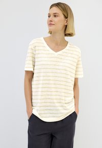 V-hals stribet t-shirt i creme og lys beige, lavet af blødt stof, med korte ærmer og en afslappet pasform.