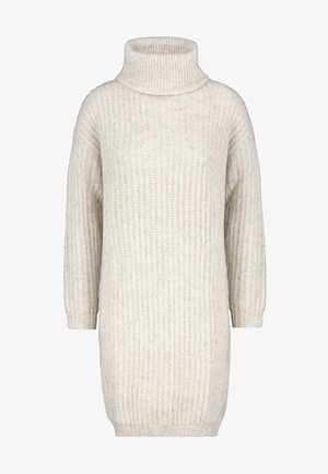 Hellbeige gestricktes Sweatkleid mit hohem Kragen, gerippter Textur, oversized Passform und Dreiviertelärmeln. Glatte Oberfläche.