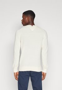 Tommy Hilfiger CHAIN RIDGE C NECK - Jumper - calico