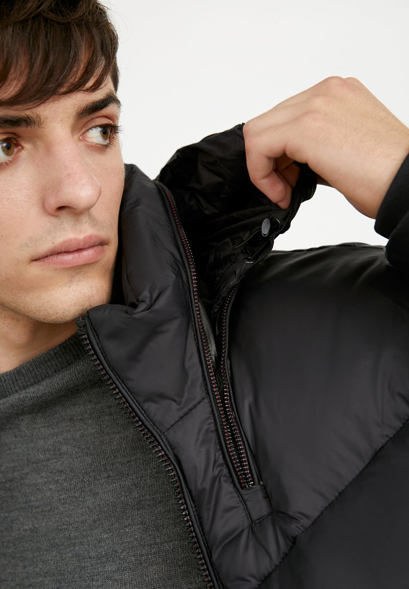 Herren Trenchcoats | Finn Flare Daunenmantel black/schwarz - RY97068 Herren Trenchcoats | Finn Flare Daunenmantel black/schwarz - RY97068