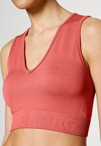 Björn Borg SEAMLESS LIGHT CROP - Top - dusty cedar