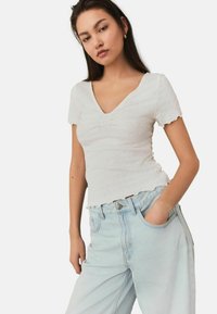 SHORT SLEEVE V-NECK TEXTURED - Blúz - white