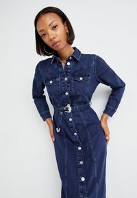 ONLY ONLMYTH LIFE BELT DRESS - Robe en jean - dark blue denim