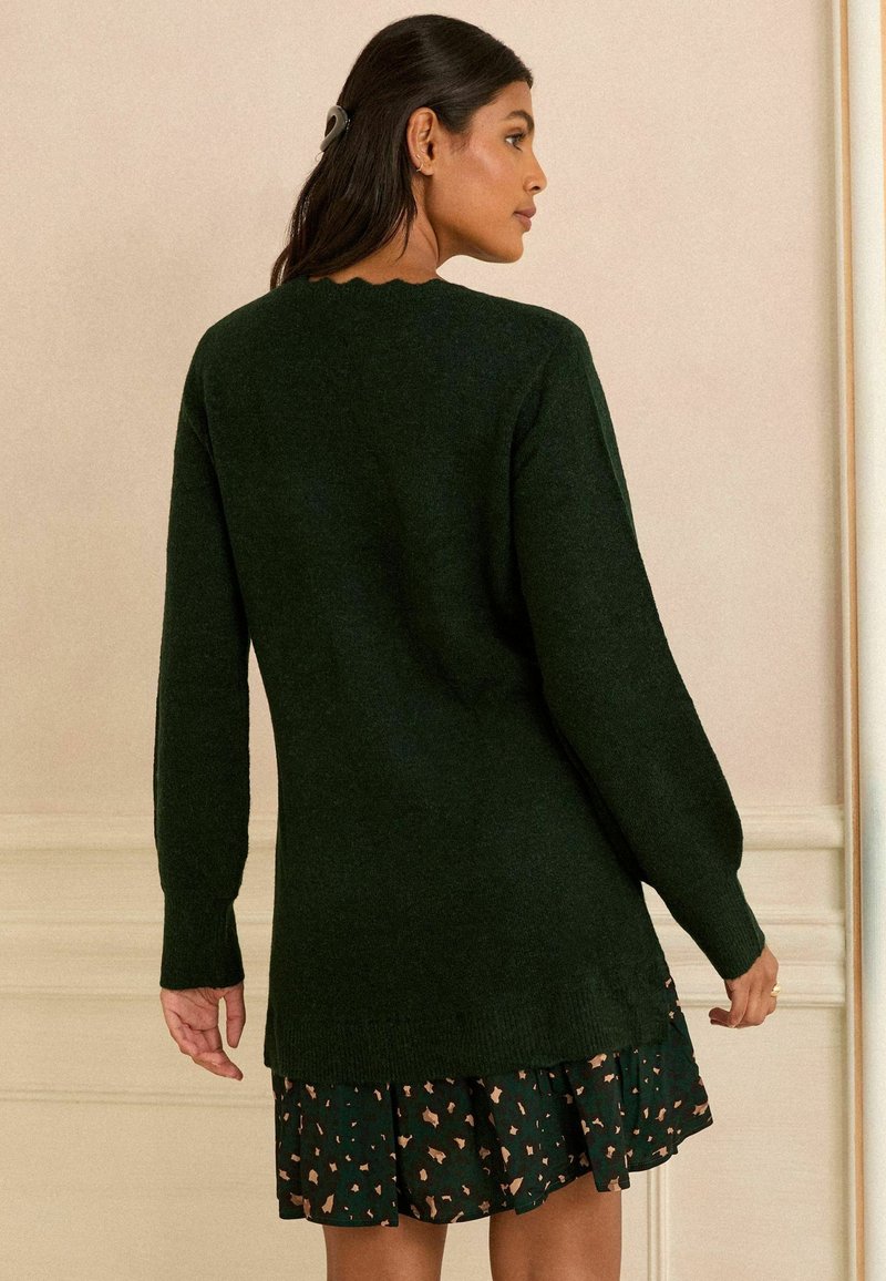 Love & Roses PETITE FIT - Jumper dress - forest green animal/green - Zalando