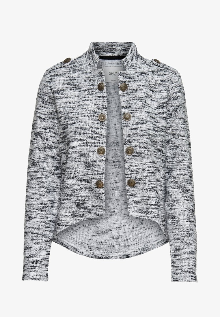 Szary i biały dzianinowy kardigan o fakturze, z mosiężnymi guzikami z przodu, zapinanymi na guziki pagonami na ramionach, wysokim kołnierzem i zaokrąglonym dołem.