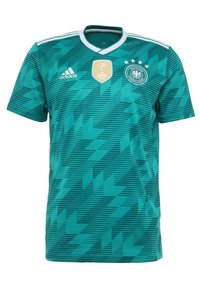 Tyrkysový a tmavě zelený vzorovaný dres německého fotbalového týmu s logem Adidas, odznakem mistrů FIFA 2014 a emblémem Německého fotbalového svazu se čtyřmi hvězdami.