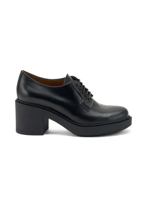 Scarpe Stringate Derby Clarks Sami Walk Y - In Pelle Per Donna, Comfort E Design British