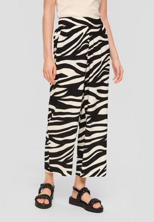 - Spodnie materiałowe