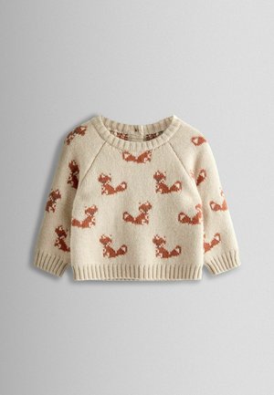 Pulover bej tricotat, cu un model repetat de veveriță în culoarea ruginii. Guler și manșete striate, cu mâneci trei sferturi.