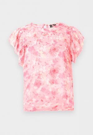 Blouse rose à fleurs à manches courtes avec manches volantées, col rond et fermeture par bouton avec ouverture en forme de goutte dans le dos.