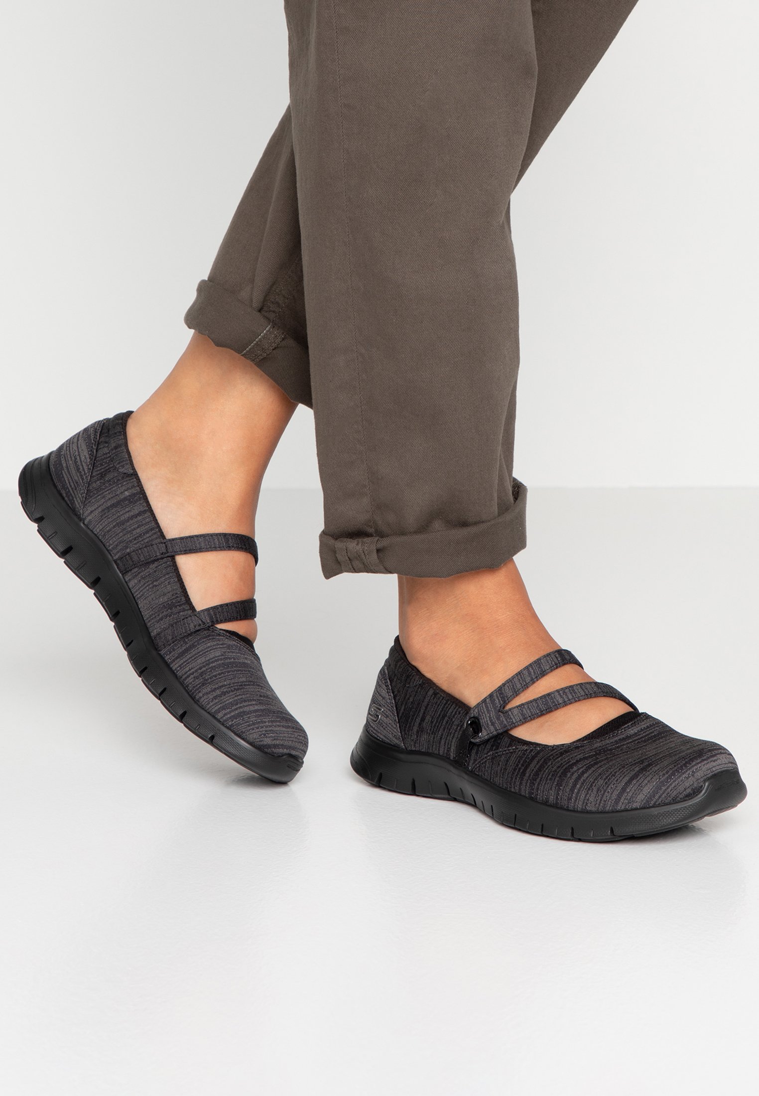 skechers flex renew relaxed fit
