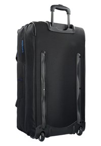 Zwarte rolkoffer met een uitschuifbare handvat, gemaakt van stof, voorzien van twee wielen, een zijzak en een gladde textuur.