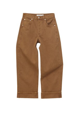 Braune, hoch taillierte, gerade geschnittene Hose mit Vorder taschen, Gürtelschlaufen, Knopfverschluss und umgeschlagenen Säumen vor weißem Hintergrund.