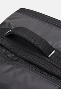 The North Face BASE CAMP VOYAGER TRAVEL PACK - Nahrbtnik - black/white