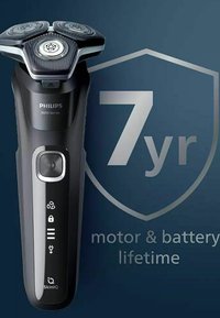 Rasoio elettrico Philips Series 5000 di colore nero con tre lame circolari, pulsante centrale di accensione, indicatori luminosi e testo "durata della batteria 7 anni".