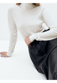 Massimo Dutti Neule - white