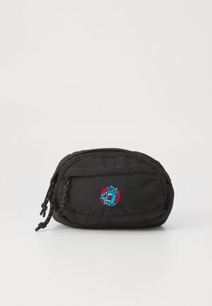 Zwarte nylon tas met twee ritscompartimenten, voorzien van een geborduurd ontwerp van een hand in blauw en rood op de voorkant. Textuur oppervlak.