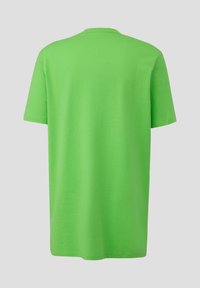 Grünes Baumwoll-T-Shirt mit Rundhalsausschnitt, kurzen Ärmeln und einem schlichten Rückendesign, das eine glatte Textur und einen lässigen Schnitt bietet.