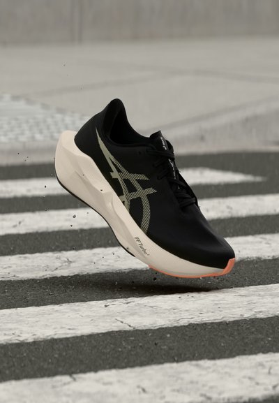 ASICS NOVABLAST 6