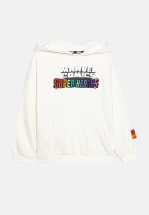 Biała bluza z kapturem z napisem "MARVEL COMICS SUPER HEROES" dużymi, kolorowymi literami na piersi oraz małym logo Marvel Comics na rękawie.