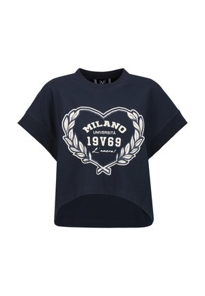 Marineblauw cropped T-shirt met korte mouwen, een grafische lauwerkrans in hartvorm en witte tekst "Milano Università 19V69 L’amore!" aan de voorkant.