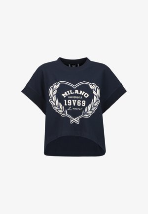 Marineblaues, kurz geschnittenes T-Shirt mit kurzen Ärmeln, Herzförmigem Lorbeerkranz-Design und weißem Text "Milano Università 19V69 L’amore!" auf der Vorderseite.